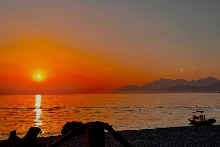 Sarandë : Excursion en bateau en petit groupe avec arrêts baignade, boissons et parasols