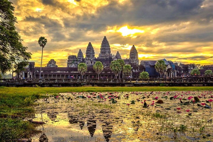 Angkor Wat Sunrise Private Tour with Guide from Siem Reap