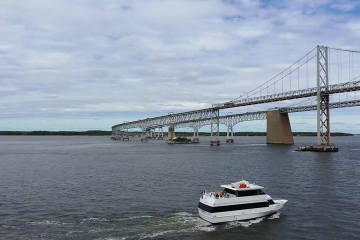 Crucero por el puente de la bahía de Chesapeake