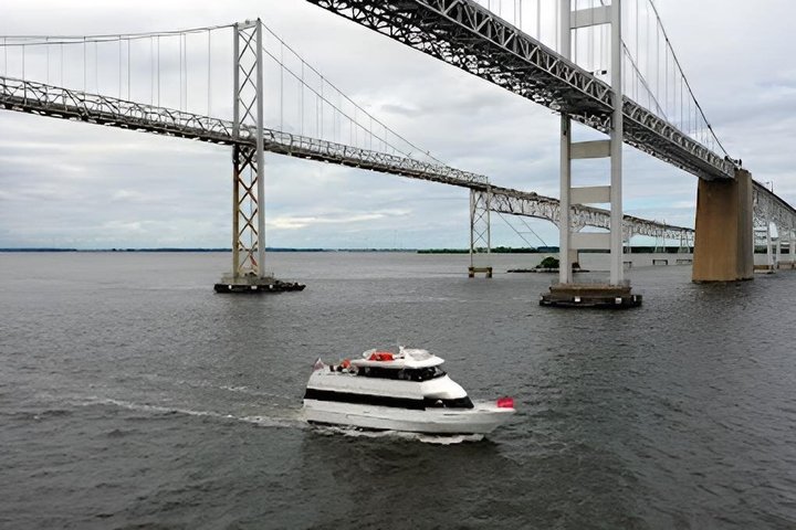 Crucero por el puente de la bahía de Chesapeake