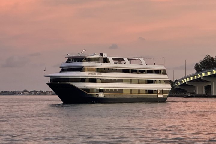 Crucero nocturno en yate por Clearwater Beach