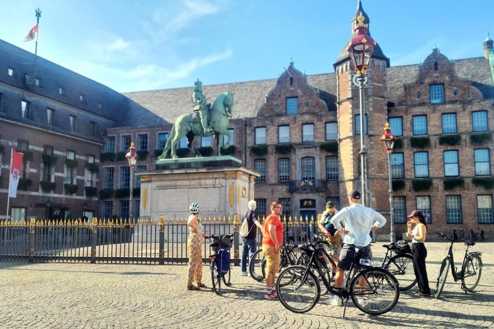 Tour guiado en bicicleta de 3 horas por los puntos más destacados de Düsseldorf