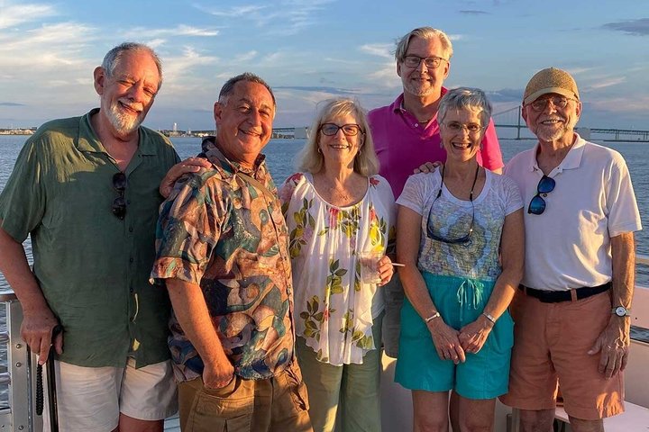 1 timmes flodkryssning i Wilmington med Tiki Bar ombord
