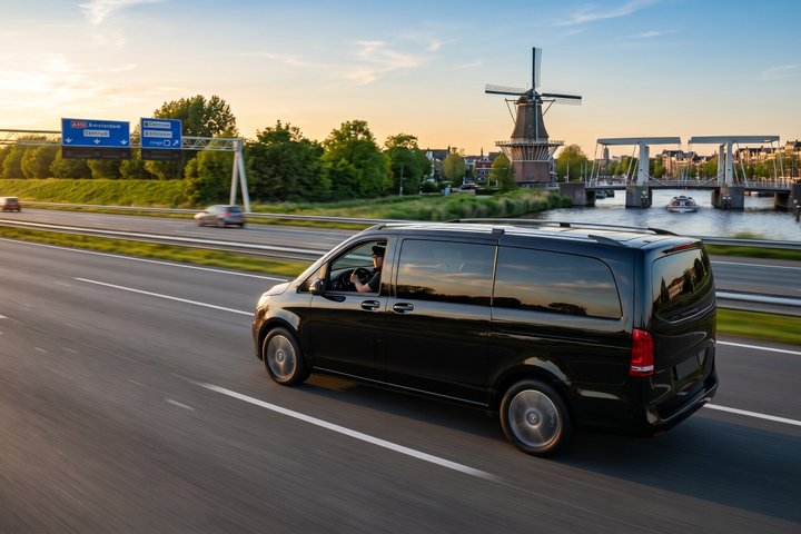 Amsterdam : Privat transfer till AMS flygplats ⇄ Amsterdam/Rotterdam