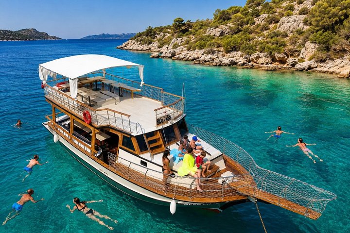Au départ de Kas Kekova Croisière Bleue avec Déjeuner et Arrêts de Baignade