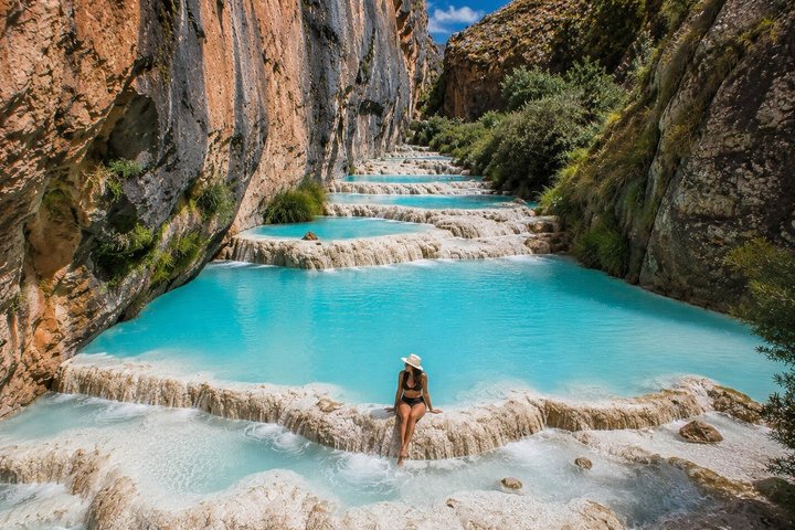 Türkisfarbenes Wasser von Millpu + Wasserfälle und Landschaften – Ayacucho