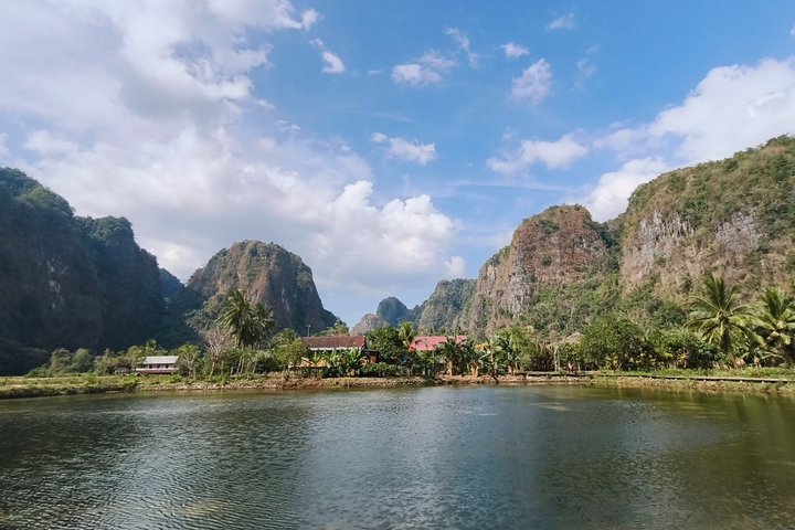 Tour Rammang-Rammang Karst South Sulawesi con guía local