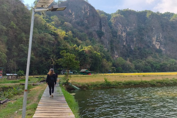 Tour Rammang-Rammang Karst South Sulawesi con guía local