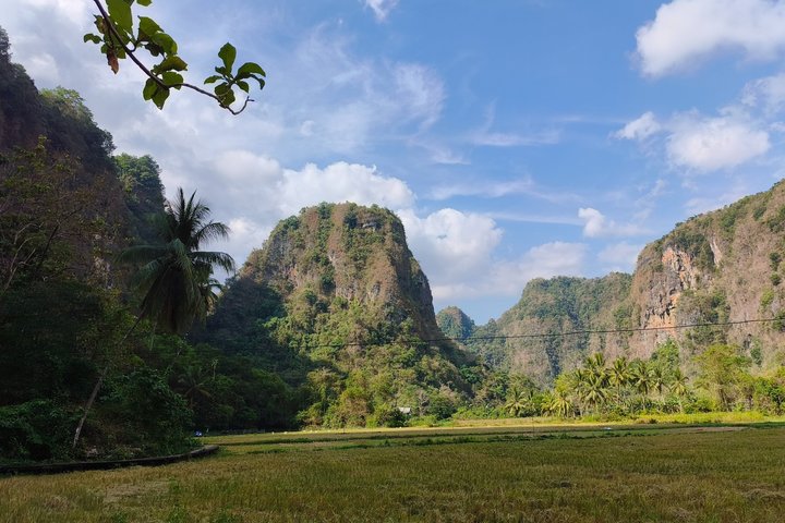 Tour Rammang-Rammang Karst South Sulawesi con guía local