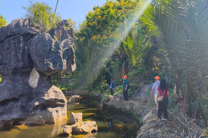 Tour Rammang-Rammang Karst South Sulawesi con guía local