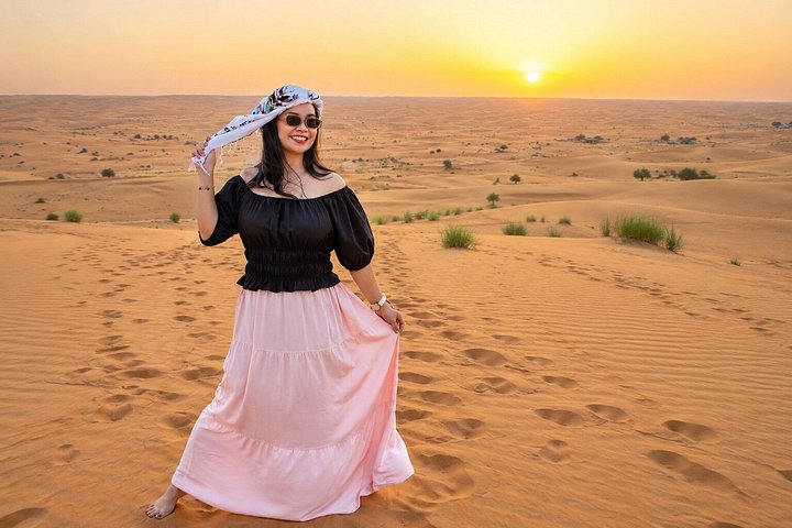 Wadi Bani Khalid e Wahiba Sands Desert Tour Compartilhado com o pôr-do-sol