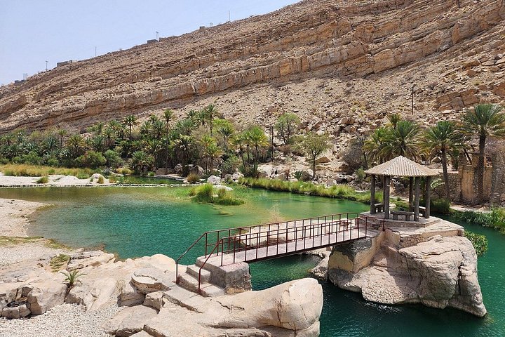Wadi Bani Khalid e Wahiba Sands Desert Tour Compartilhado com o pôr-do-sol