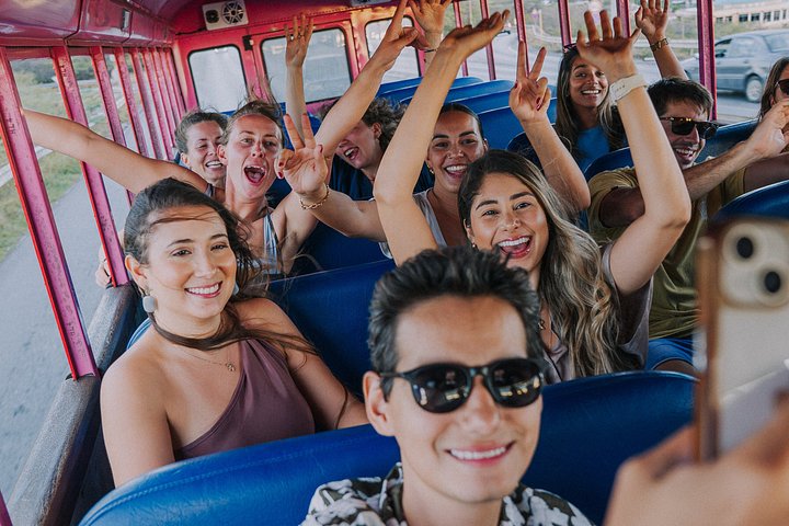 Visite nocturne en bus de Punda Vibes Cocktails Dégustation et feux d'artifice