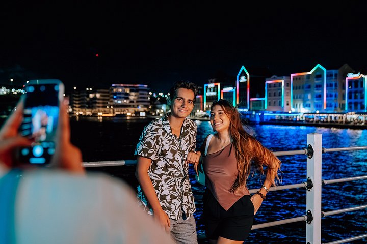 Visite nocturne en bus de Punda Vibes Cocktails Dégustation et feux d'artifice