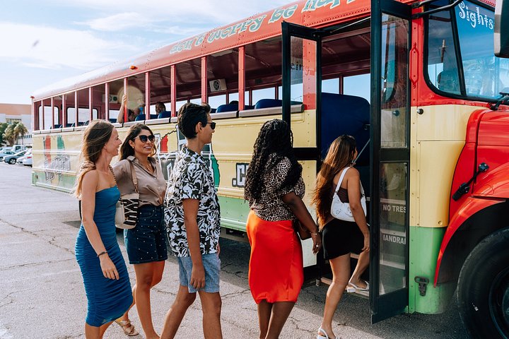 Visite nocturne en bus de Punda Vibes Cocktails Dégustation et feux d'artifice