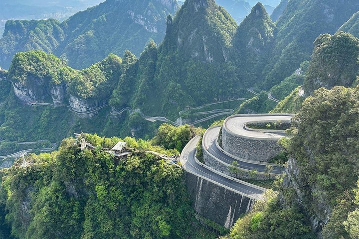 1 - 2 dages tur med alt inklusive: Mt Avatar, Glass Bridge, Mt Tianmen