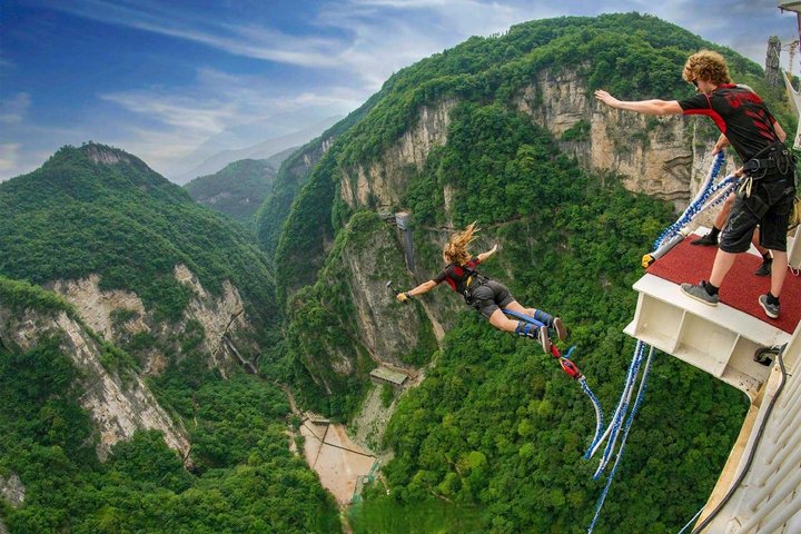 1 - 2 dages tur med alt inklusive: Mt Avatar, Glass Bridge, Mt Tianmen