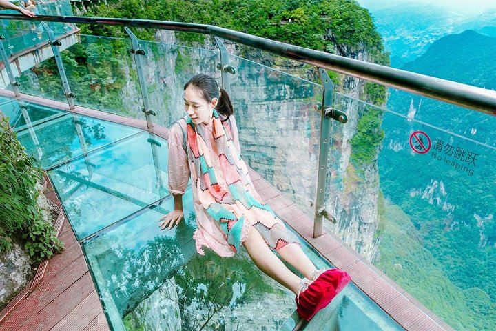 1 - 2 dages tur med alt inklusive: Mt Avatar, Glass Bridge, Mt Tianmen