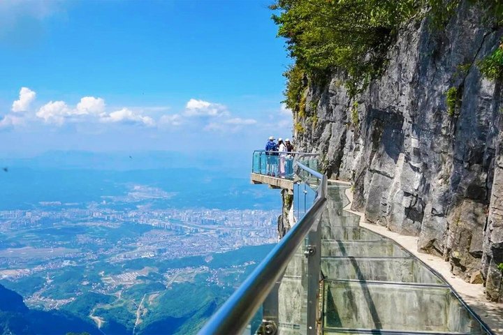 1 - 2 dages tur med alt inklusive: Mt Avatar, Glass Bridge, Mt Tianmen