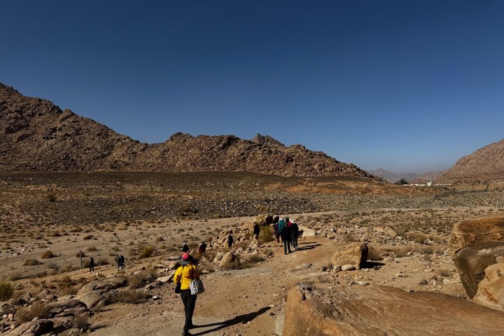Heldagstur från Tabuk: Split Rock of Horeb & Mount Sinai