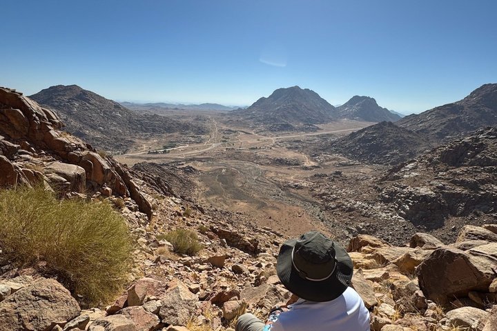 Heldagstur från Tabuk: Split Rock of Horeb & Mount Sinai