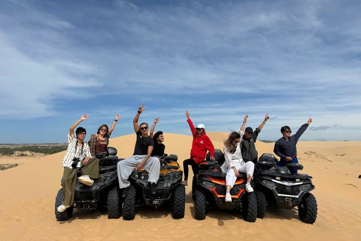 5 - Hour Sunrise eller Sunset Jeep Tour från Mui Ne