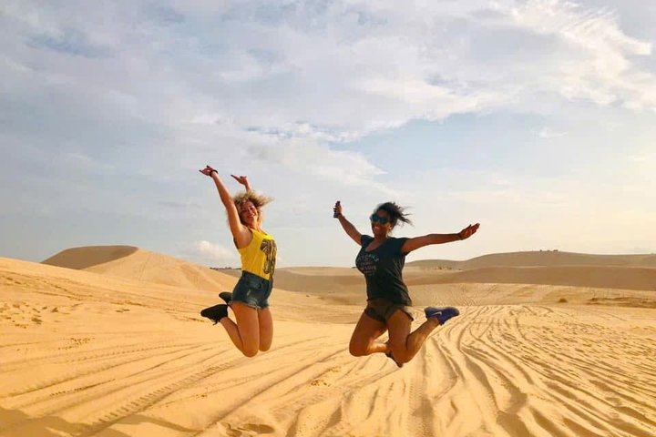 5 - Hour Sunrise eller Sunset Jeep Tour från Mui Ne