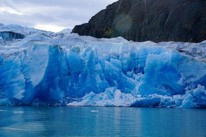 Heldagstur til Torres del Paine og gråseiling fra Punta Arenas