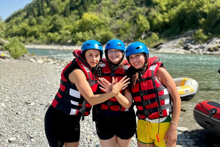 Visita guiada de rafting - Parque Nacional del Río Vjosa - Permet, Albania