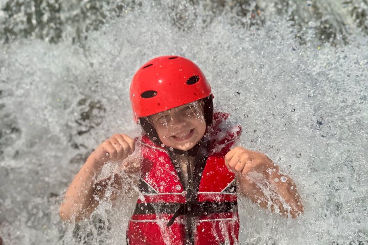 Visita guiada de rafting - Parque Nacional del Río Vjosa - Permet, Albania