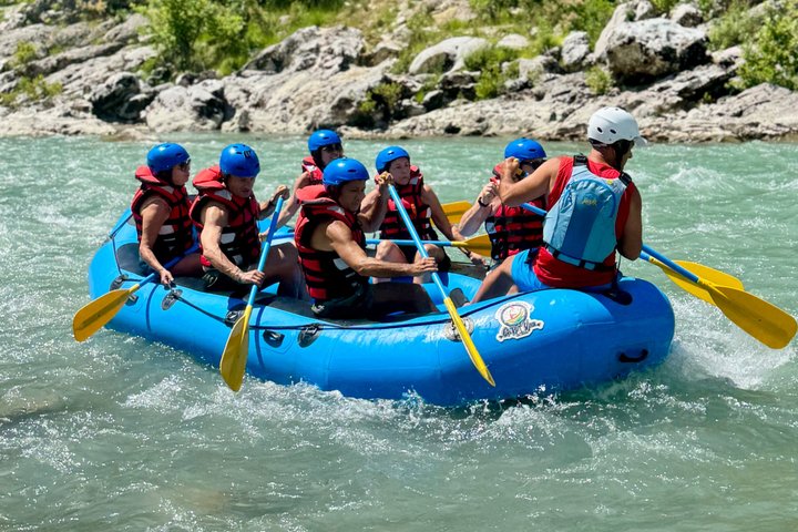 Visita guiada de rafting - Parque Nacional del Río Vjosa - Permet, Albania