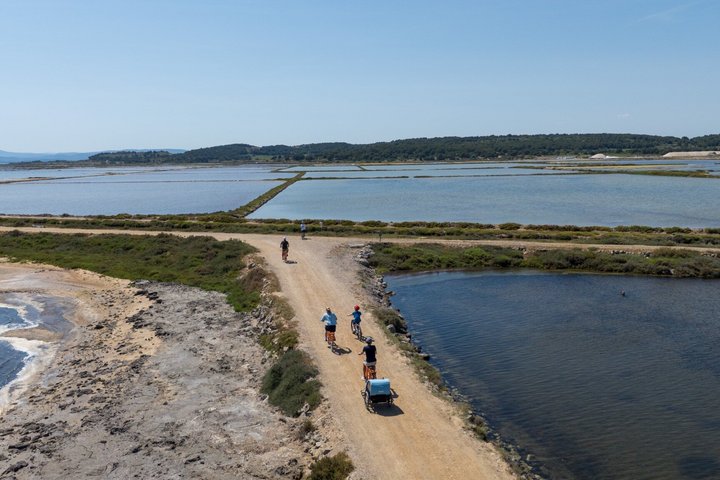 Explora Gruissan en bicicleta: playas, marismas y viñedos, libertad.