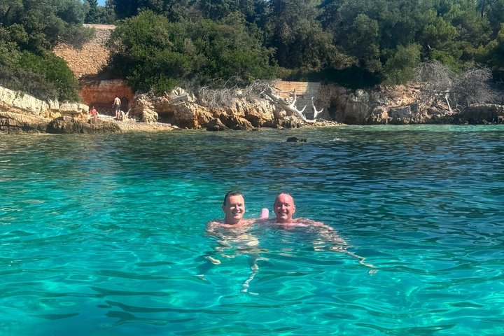 Excursion privée en bateau à Antibes et Billionaire Bay – Détente et plongée avec tuba