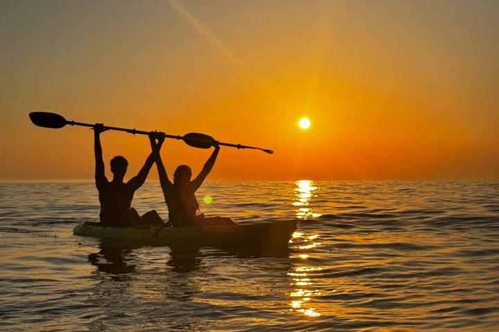 Himarë Sunset Kayak en SUP Tour naar Filikuri Beach