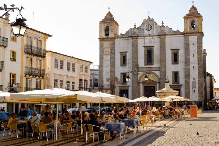 Privat tur: Evora, Elvas och Badajoz (Spanien) dagstur från Lissabon
