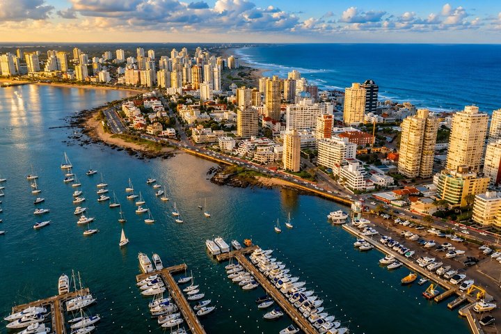 Descubre Punta del Este : Tour Privado por la Ciudad con un Guía Local
