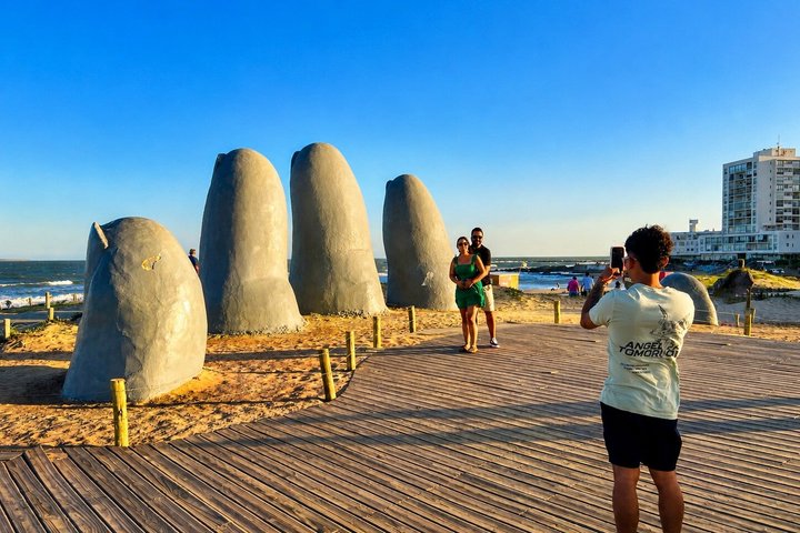 Descubre Punta del Este : Tour Privado por la Ciudad con un Guía Local