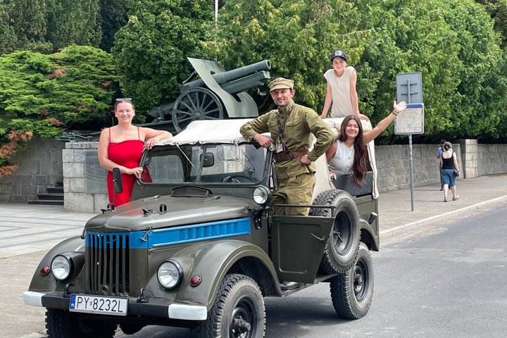Poznan Private WWII Tour i Gaz 69 Army Car