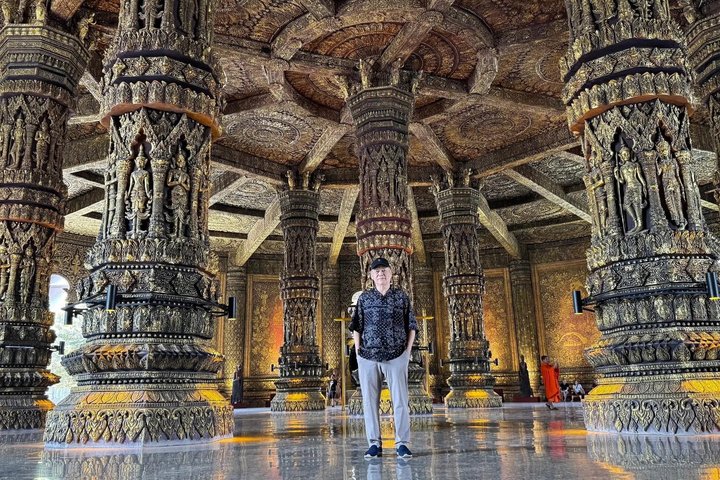 Vientiane: 100% Private & Personalized City Tour with Car & Guide