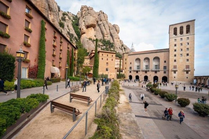 Biglietto per la Funicolare di Montserrat e viste sulle montagne, Barcellona