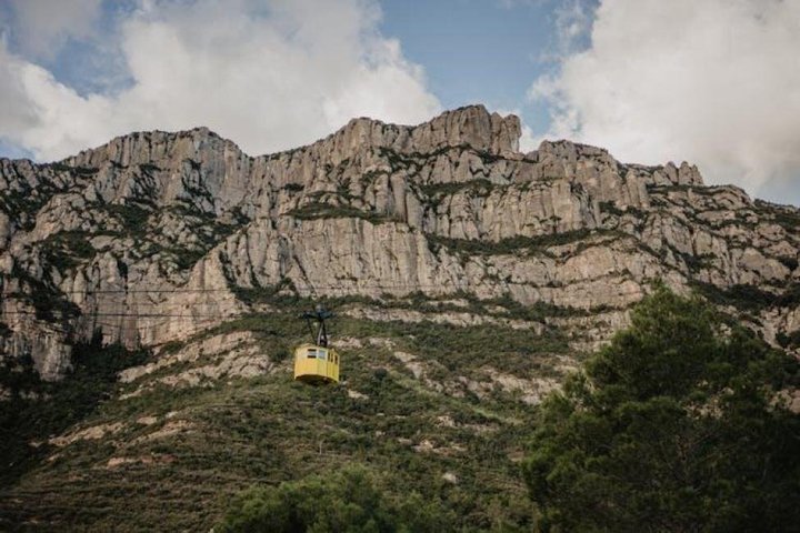 Biglietto per la Funicolare di Montserrat e viste sulle montagne, Barcellona
