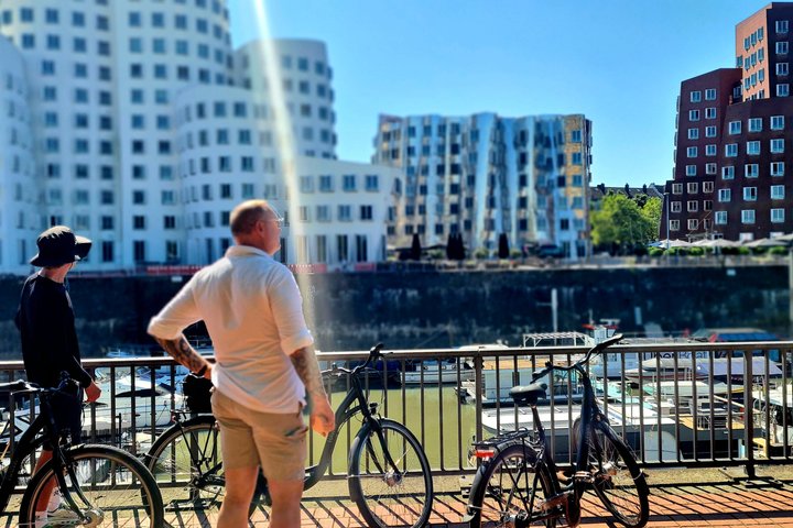 Tour guiado en bicicleta de 3 horas por los puntos más destacados de Düsseldorf