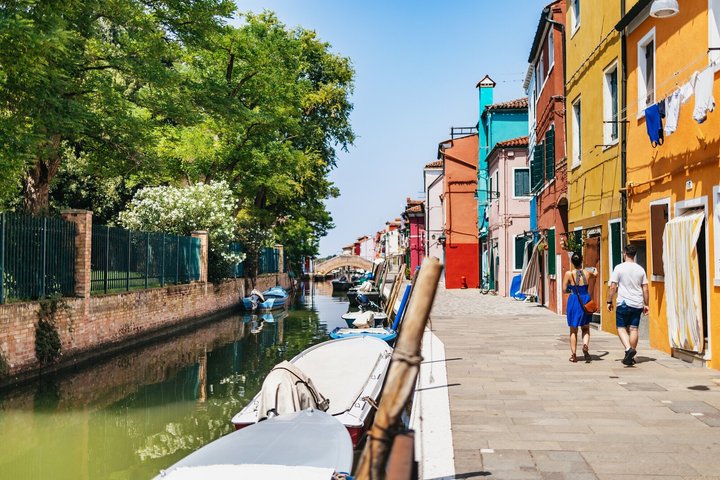 Begeleide rondleiding in kleine groep per privéboot naar de eilanden Murano en Burano