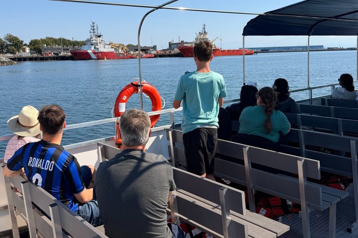 NUEVO Victoria Harbour 75 min Tour en barco con guía turístico