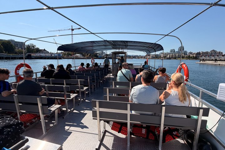 NUEVO Victoria Harbour 75 min Tour en barco con guía turístico