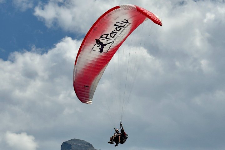 Parapente en tandem avec le champion du monde et son équipe, vallée de Stubai