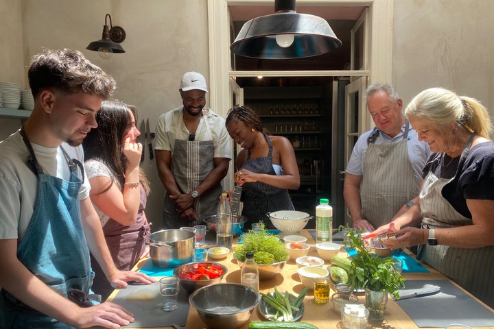 Clase de cocina, cocina tradicional griega, en una isla griega.