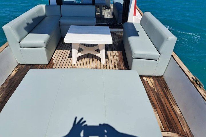Privat båd , fiskeri , snorkling , delfiner & frokost – Hurghada
