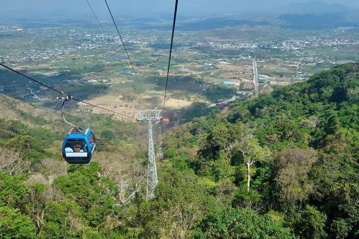 Ab Mui Ne: Malerische Seilbahnfahrt zum Berg Ta Cu und schlafender Buddha