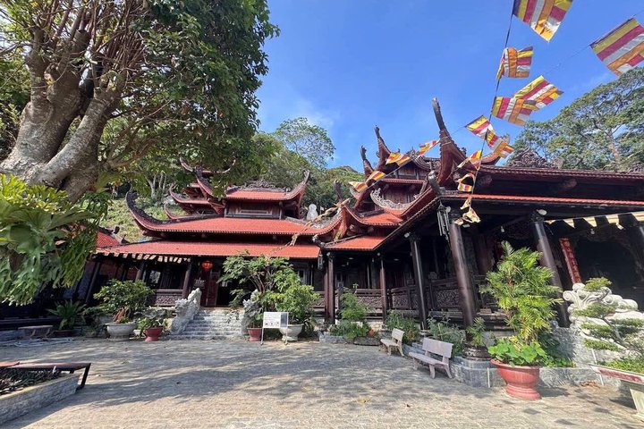 Ab Mui Ne: Malerische Seilbahnfahrt zum Berg Ta Cu und schlafender Buddha